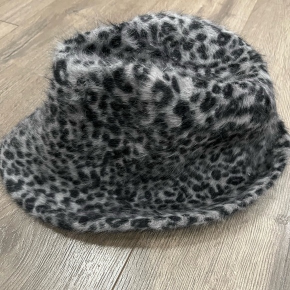 Alpaca Blend Leopard Print Soft Hat - Picture 2 of 10